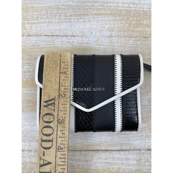 Michael Kors Women's Black & White Striped Leather Envelope Wallet *New w/o Box - Picture 9 of 10